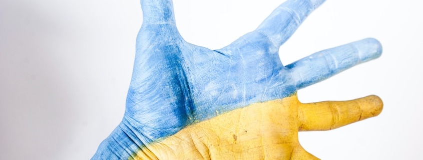 Utstrakt hånd i ukrainske farger